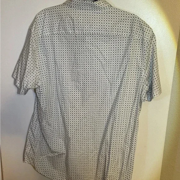 Brand new Michael Kors shirts with exclusive designs - Picture 3 of 3